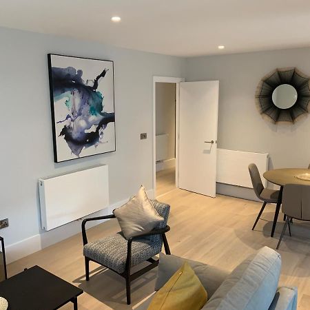 Heathrow North Apartments By Charles Hope เฮาน์สโลว์ ภายนอก รูปภาพ