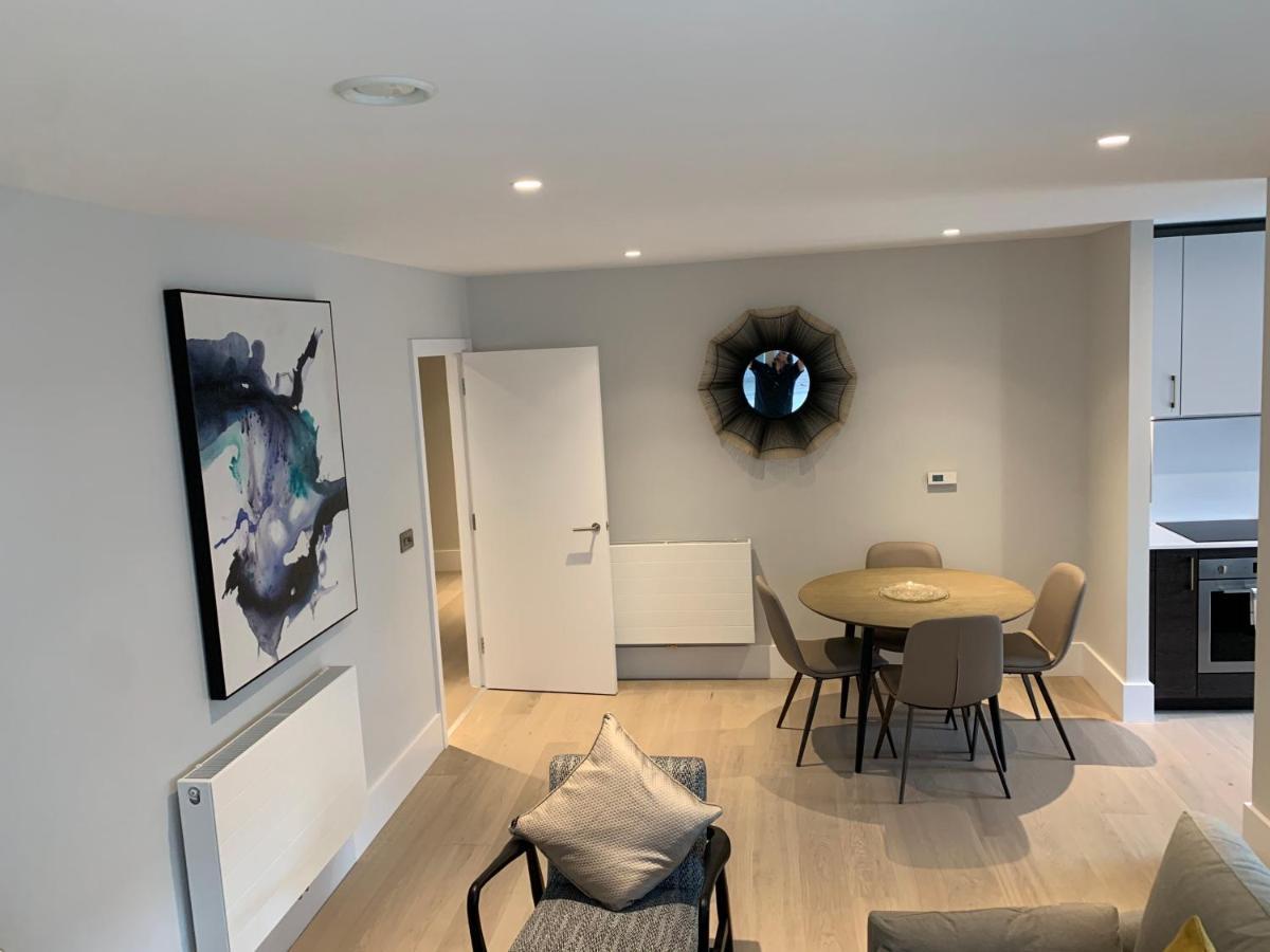Heathrow North Apartments By Charles Hope เฮาน์สโลว์ ภายนอก รูปภาพ
